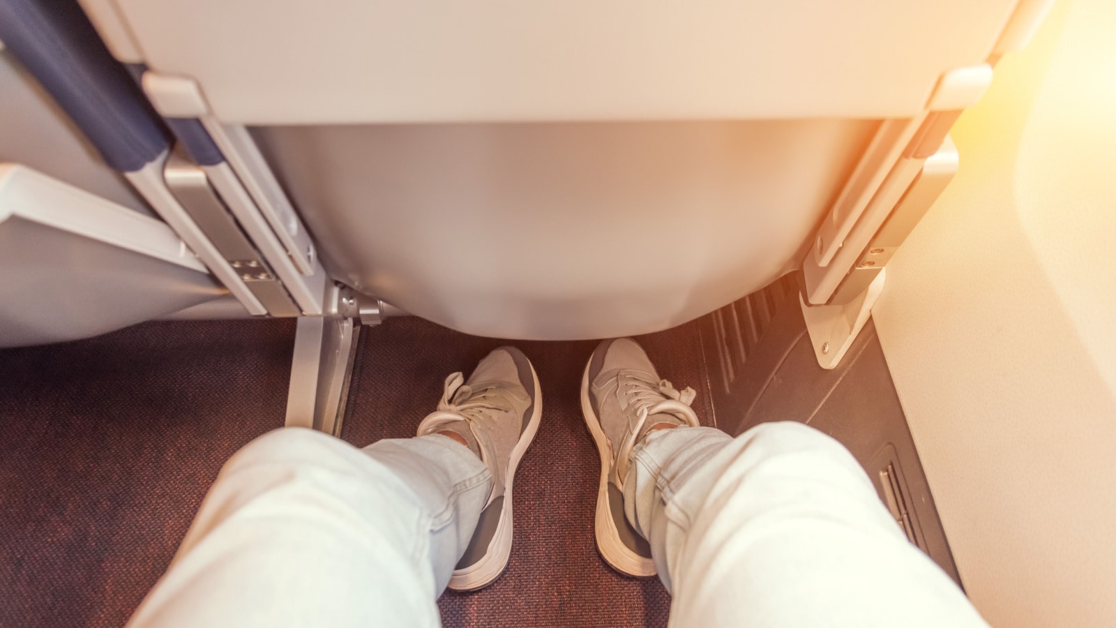 airplane traveling leg room