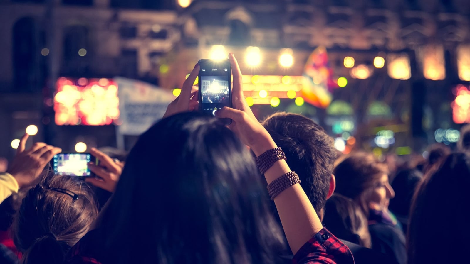 phone filming concert